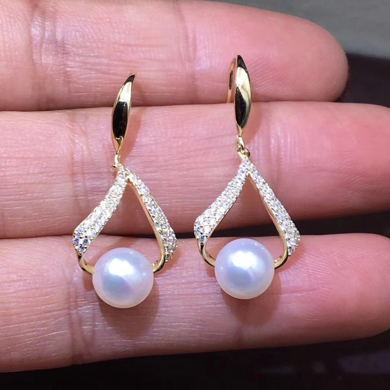 French-Style Pearl Stud Earrings